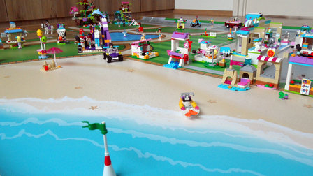 LEGO Friends Heartlake op een speelmat